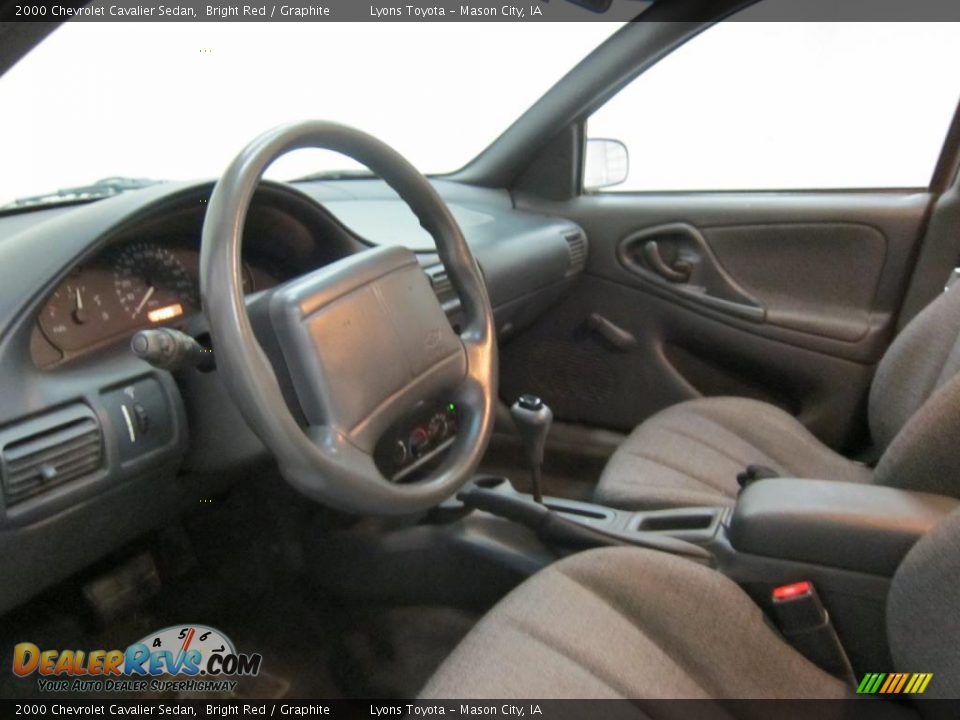 2000 Chevrolet Cavalier Sedan Bright Red / Graphite Photo #33