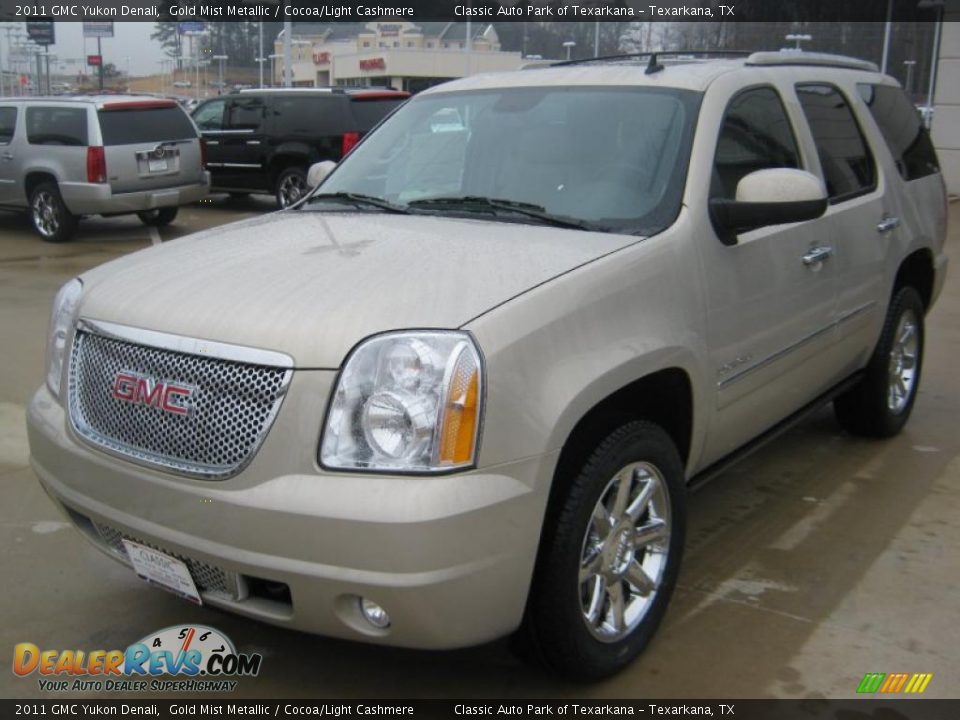 Front 3/4 View of 2011 GMC Yukon Denali Photo #1