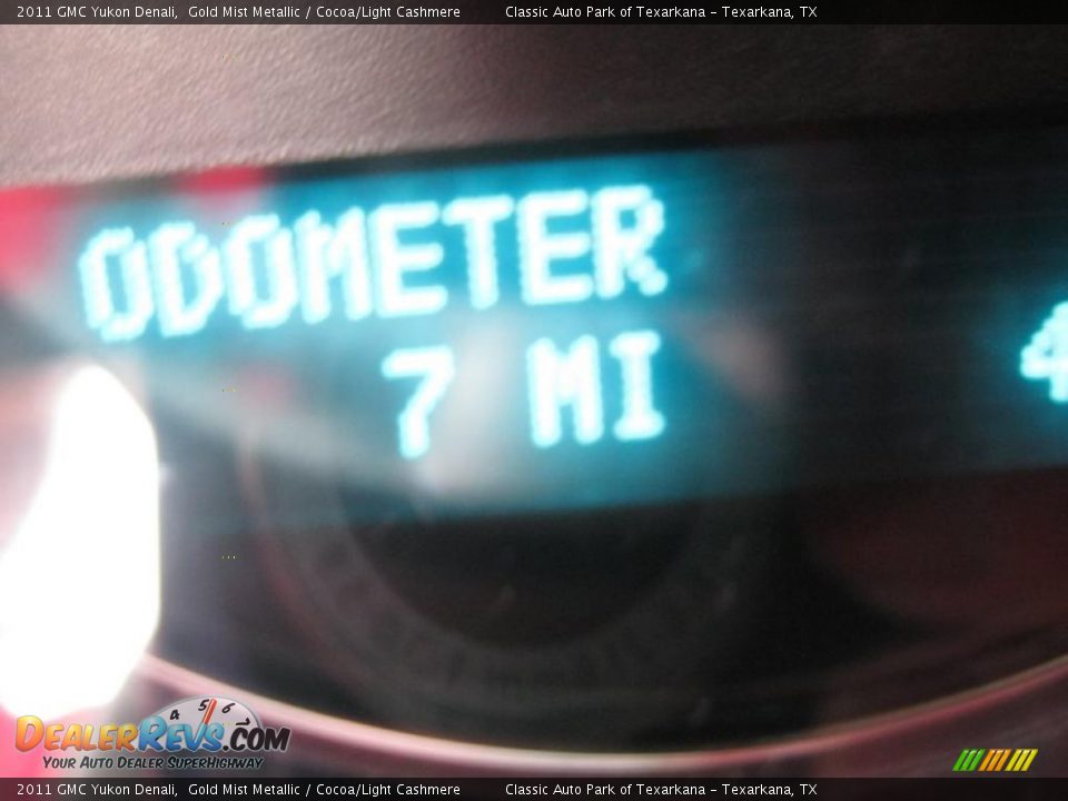 2011 GMC Yukon Denali Gold Mist Metallic / Cocoa/Light Cashmere Photo #11