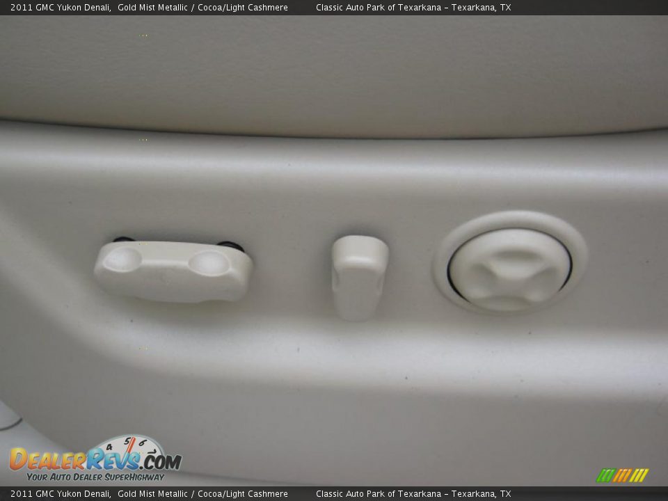 2011 GMC Yukon Denali Gold Mist Metallic / Cocoa/Light Cashmere Photo #16
