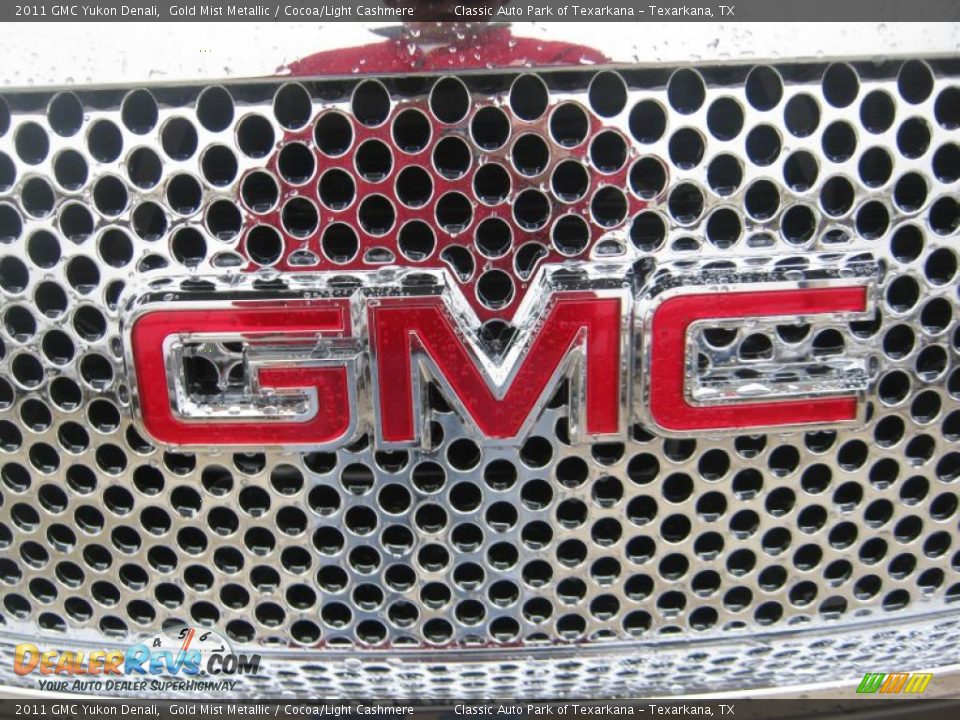 2011 GMC Yukon Denali Gold Mist Metallic / Cocoa/Light Cashmere Photo #30