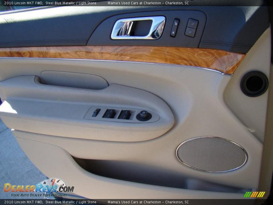 Door Panel of 2010 Lincoln MKT FWD Photo #23