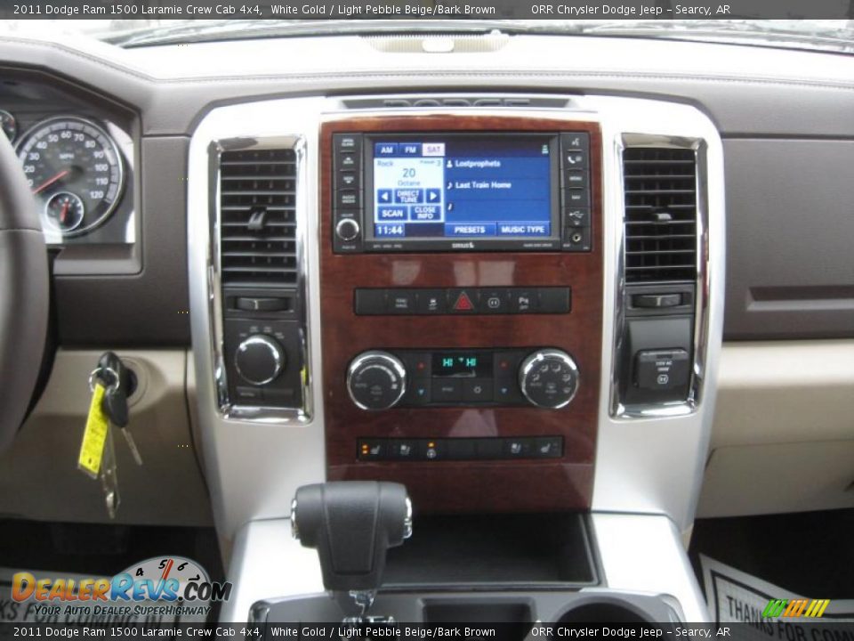 2011 Dodge Ram 1500 Laramie Crew Cab 4x4 White Gold / Light Pebble Beige/Bark Brown Photo #10