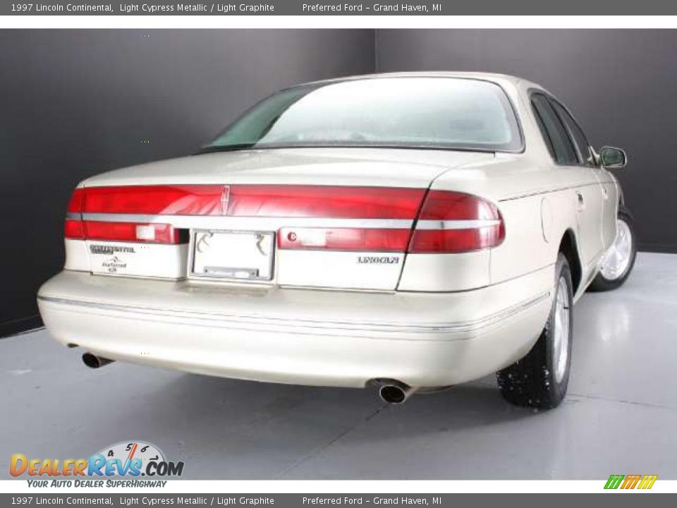 1997 Lincoln Continental Light Cypress Metallic / Light Graphite Photo #2