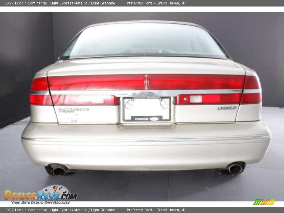 1997 Lincoln Continental Light Cypress Metallic / Light Graphite Photo #4