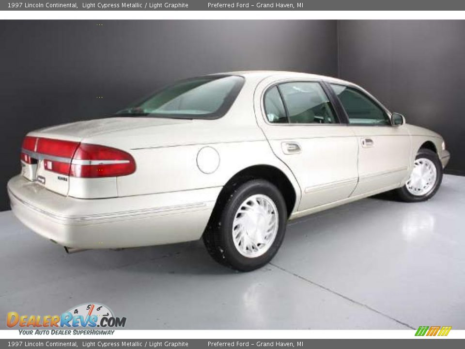 1997 Lincoln Continental Light Cypress Metallic / Light Graphite Photo #6