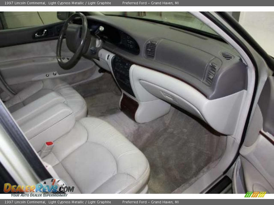 1997 Lincoln Continental Light Cypress Metallic / Light Graphite Photo #9