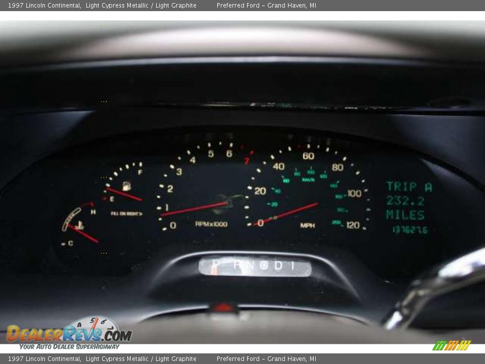 1997 Lincoln Continental Light Cypress Metallic / Light Graphite Photo #10