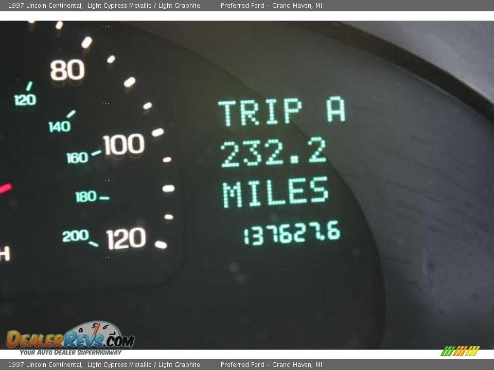 1997 Lincoln Continental Light Cypress Metallic / Light Graphite Photo #11