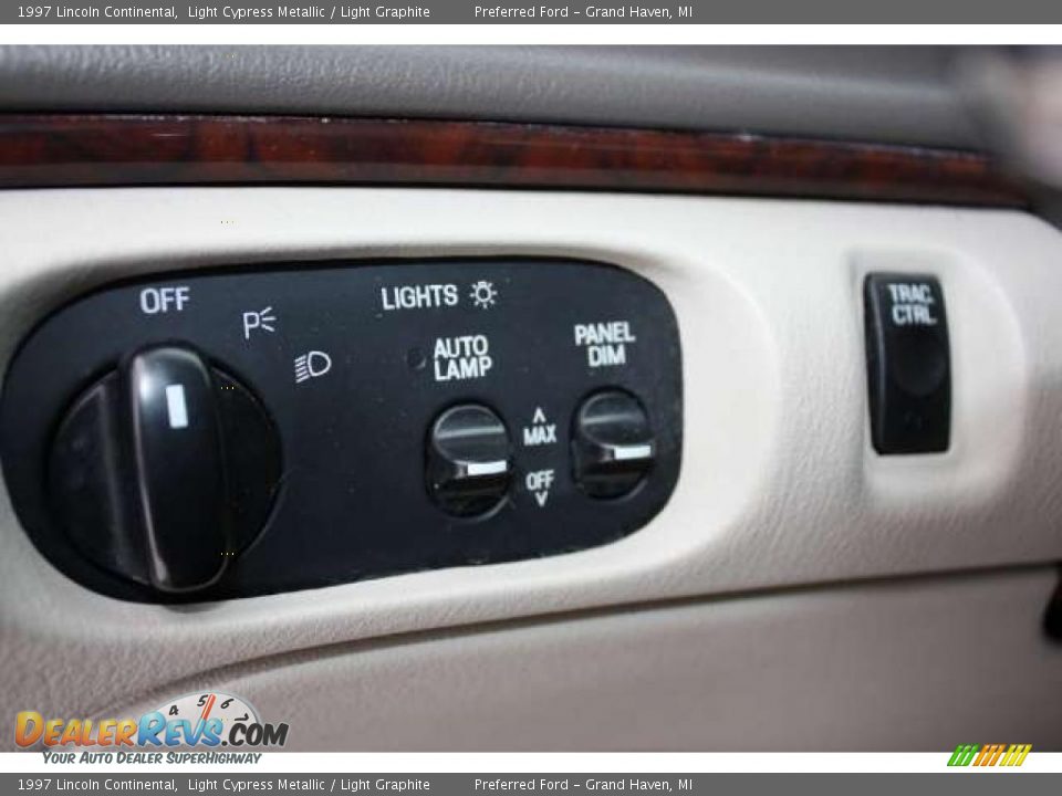 Controls of 1997 Lincoln Continental  Photo #14