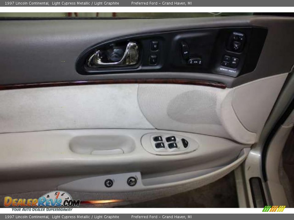 Door Panel of 1997 Lincoln Continental  Photo #18