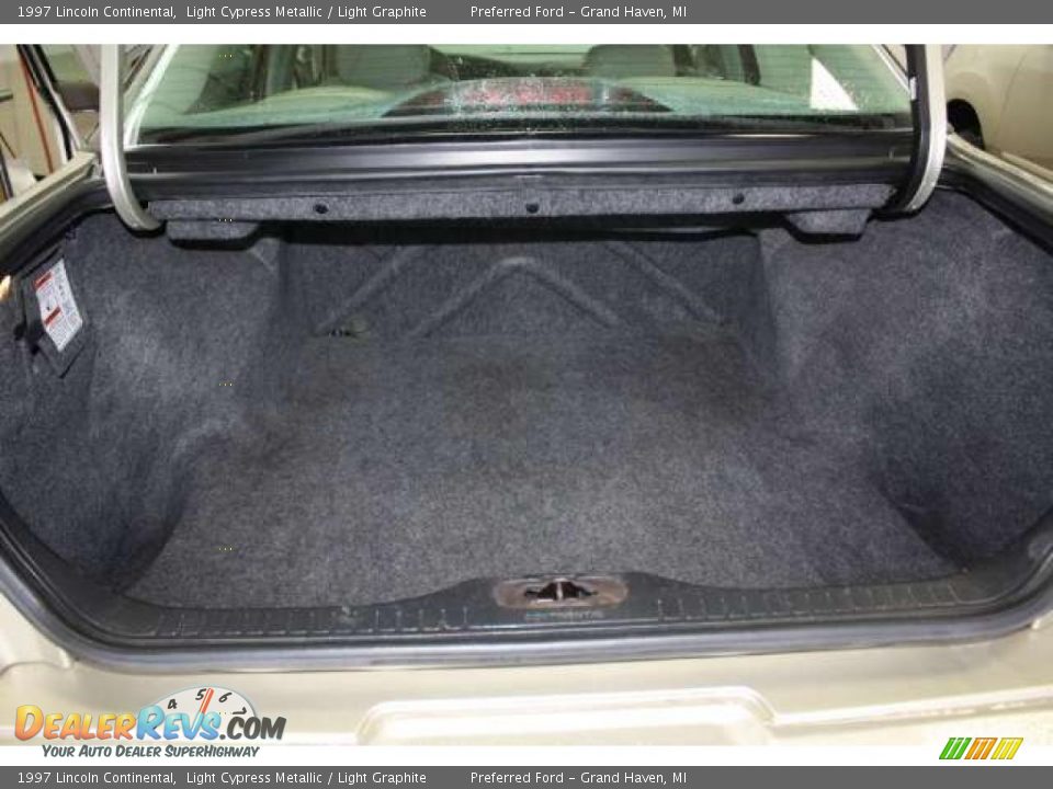 1997 Lincoln Continental  Trunk Photo #21
