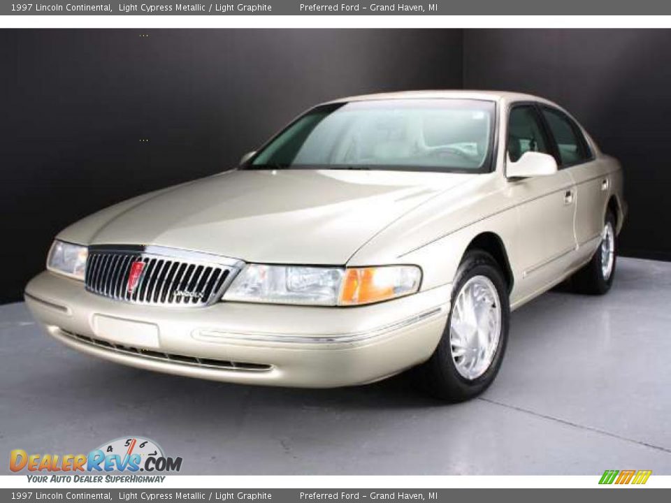 Front 3/4 View of 1997 Lincoln Continental  Photo #22