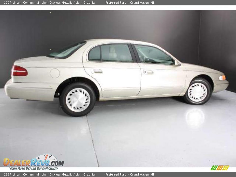 1997 Lincoln Continental Light Cypress Metallic / Light Graphite Photo #23