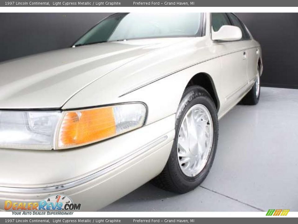 1997 Lincoln Continental Light Cypress Metallic / Light Graphite Photo #24