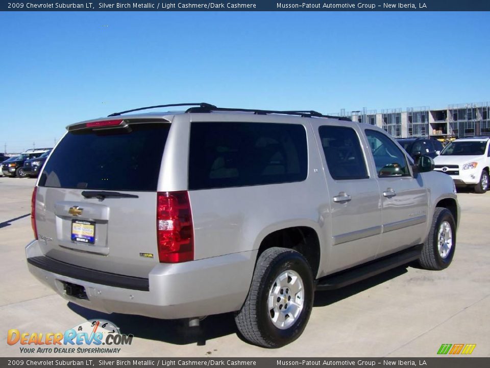 2009 Chevrolet Suburban LT Silver Birch Metallic / Light Cashmere/Dark Cashmere Photo #3