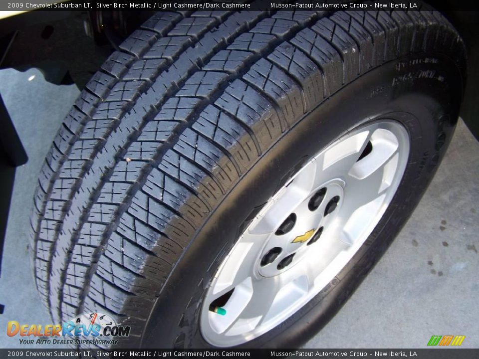 2009 Chevrolet Suburban LT Silver Birch Metallic / Light Cashmere/Dark Cashmere Photo #12