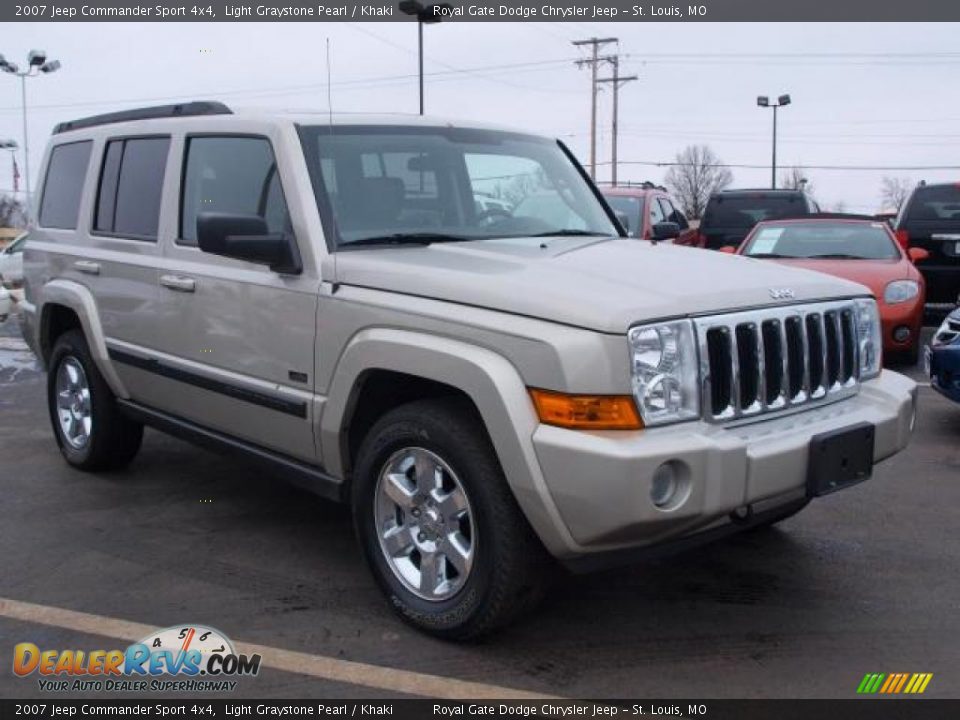 2007 Jeep Commander Sport 4x4 Light Graystone Pearl / Khaki Photo #2