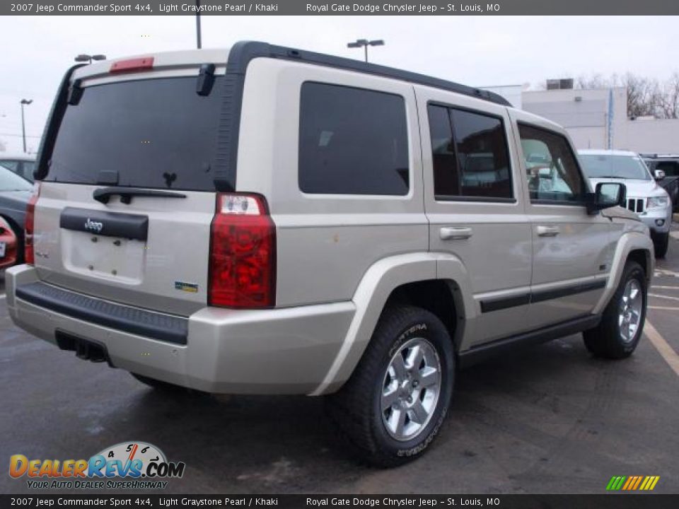 2007 Jeep Commander Sport 4x4 Light Graystone Pearl / Khaki Photo #3