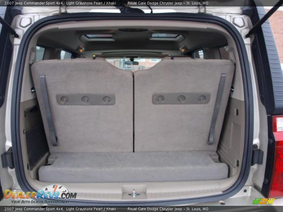2007 Jeep Commander Sport 4x4 Light Graystone Pearl / Khaki Photo #5