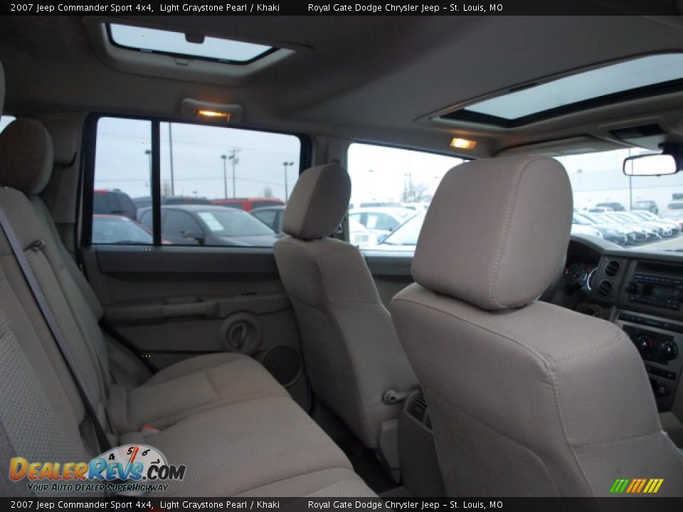 2007 Jeep Commander Sport 4x4 Light Graystone Pearl / Khaki Photo #9