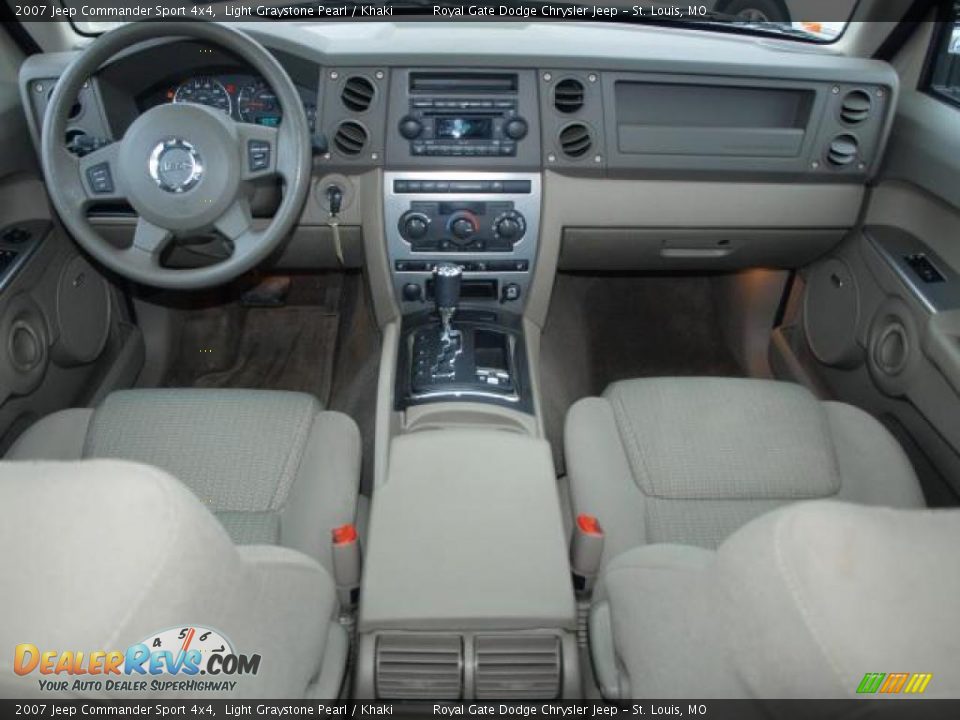 2007 Jeep Commander Sport 4x4 Light Graystone Pearl / Khaki Photo #10