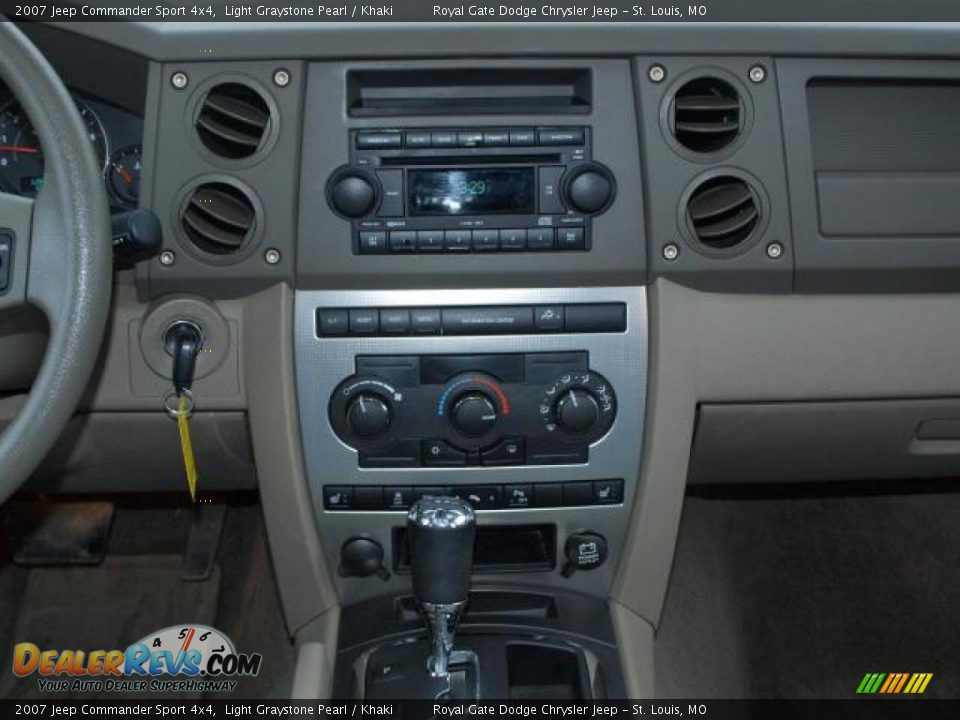 2007 Jeep Commander Sport 4x4 Light Graystone Pearl / Khaki Photo #12