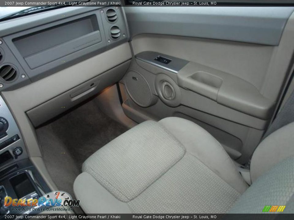 2007 Jeep Commander Sport 4x4 Light Graystone Pearl / Khaki Photo #13