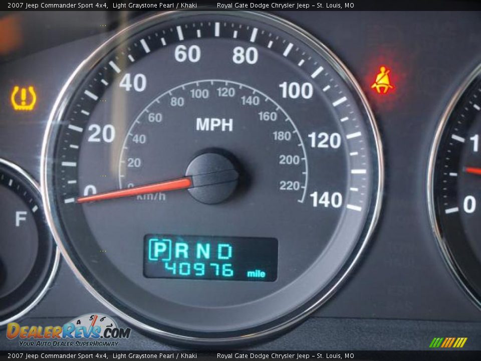 2007 Jeep Commander Sport 4x4 Light Graystone Pearl / Khaki Photo #14