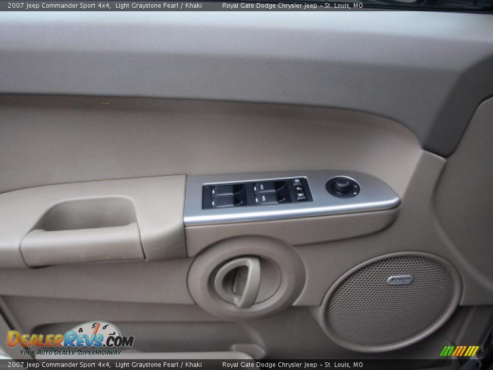 2007 Jeep Commander Sport 4x4 Light Graystone Pearl / Khaki Photo #15
