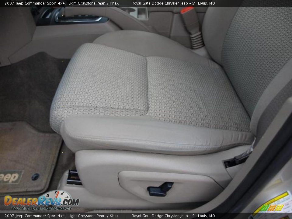 2007 Jeep Commander Sport 4x4 Light Graystone Pearl / Khaki Photo #16