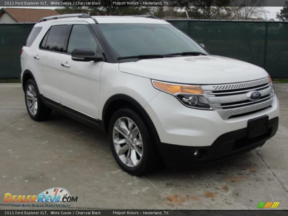 Front 3/4 View of 2011 Ford Explorer XLT Photo #1