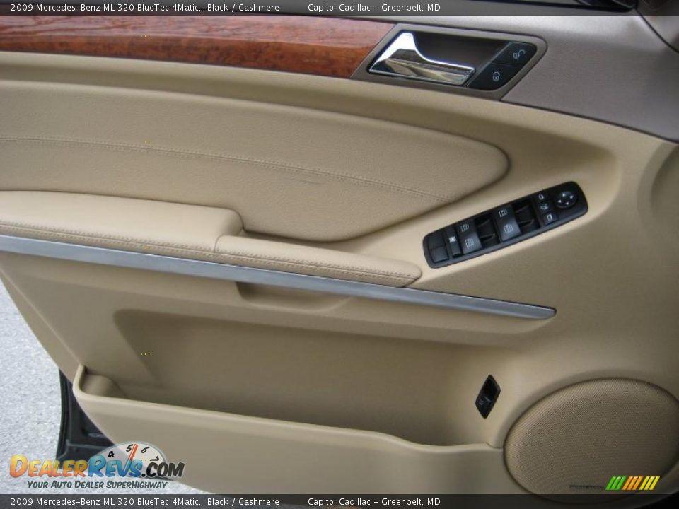 Door Panel of 2009 Mercedes-Benz ML 320 BlueTec 4Matic Photo #19