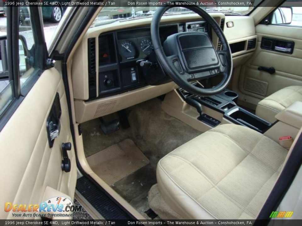 Tan Interior - 1996 Jeep Cherokee SE 4WD Photo #13