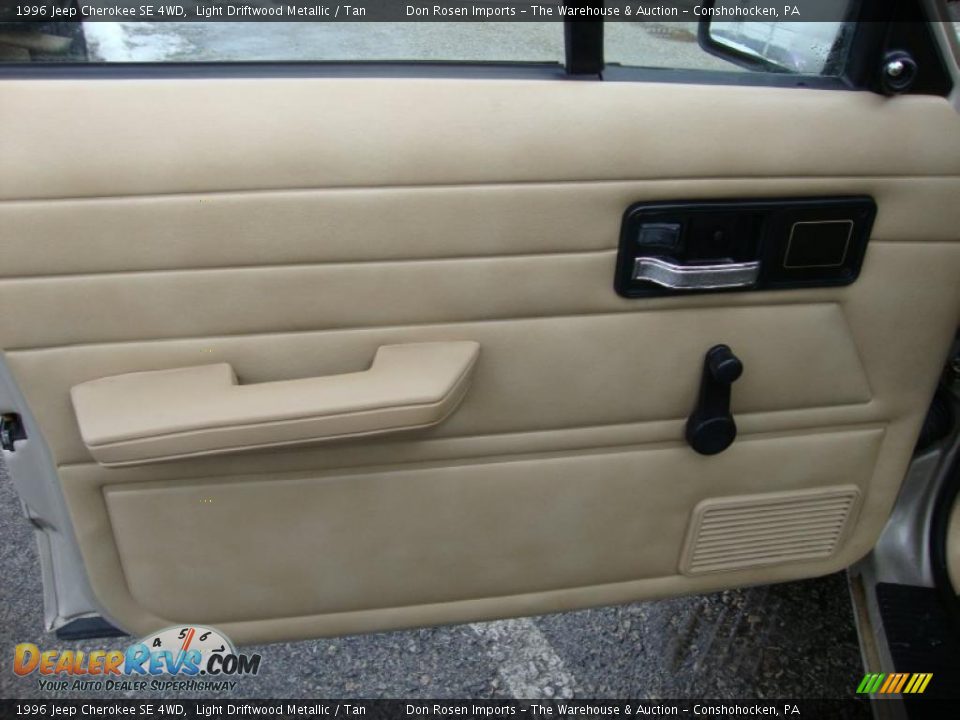 Door Panel of 1996 Jeep Cherokee SE 4WD Photo #14