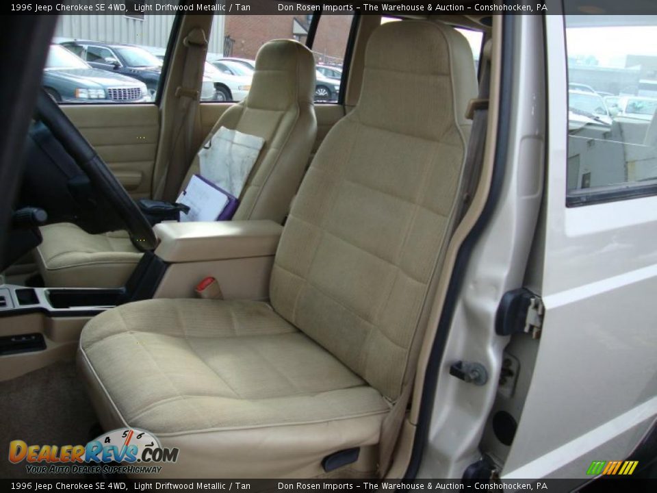 Tan Interior - 1996 Jeep Cherokee SE 4WD Photo #16