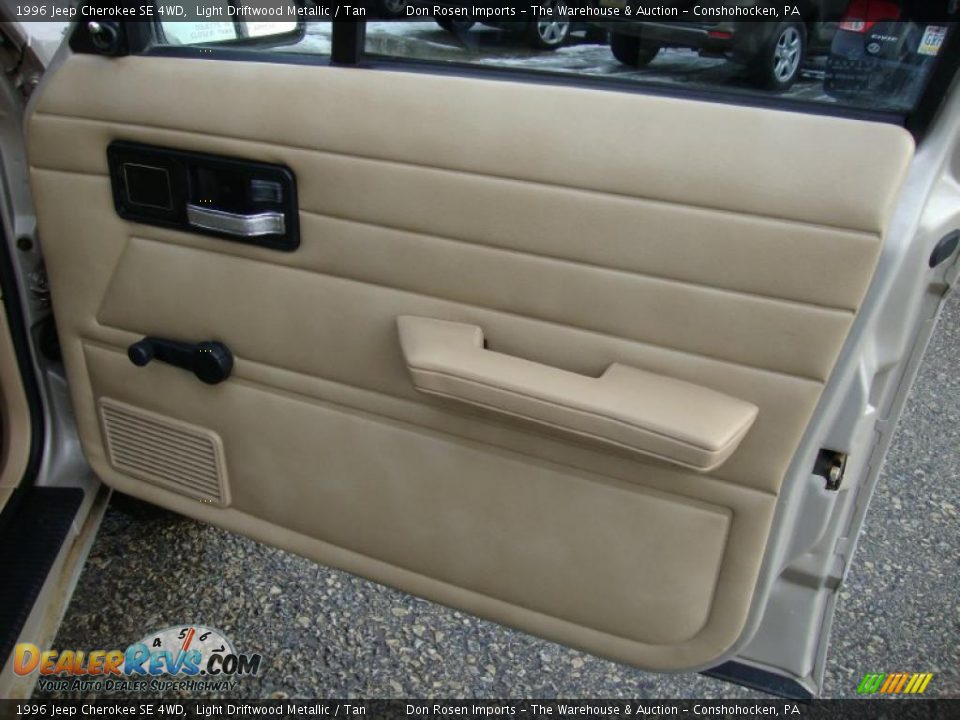 Door Panel of 1996 Jeep Cherokee SE 4WD Photo #20