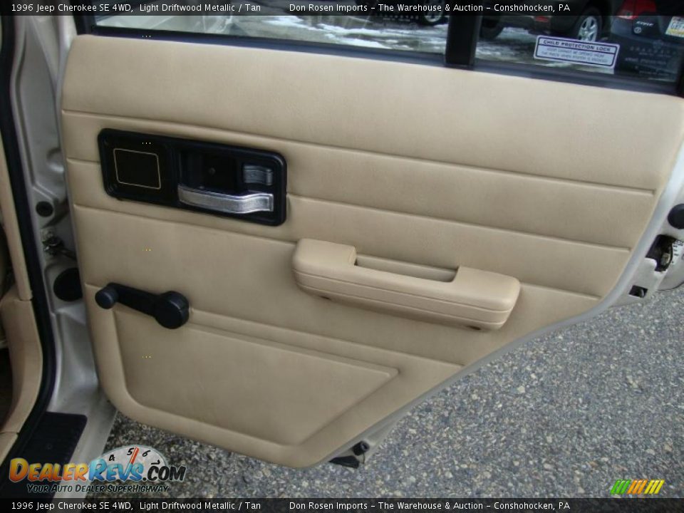 Door Panel of 1996 Jeep Cherokee SE 4WD Photo #22