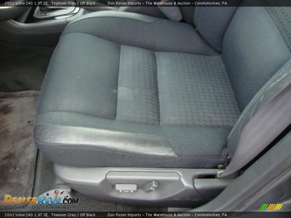 2001 Volvo S40 1.9T SE Titanium Grey / Off Black Photo #16