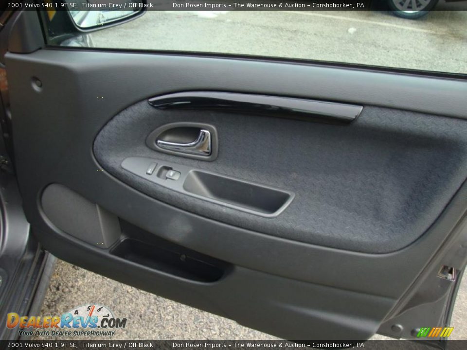 2001 Volvo S40 1.9T SE Titanium Grey / Off Black Photo #23