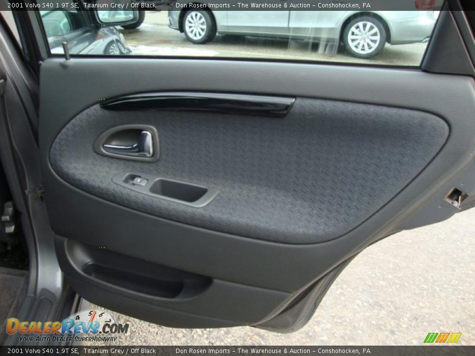2001 Volvo S40 1.9T SE Titanium Grey / Off Black Photo #25