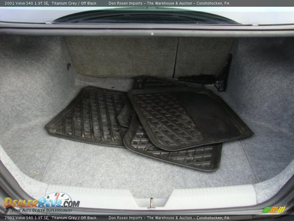 2001 Volvo S40 1.9T SE Titanium Grey / Off Black Photo #31