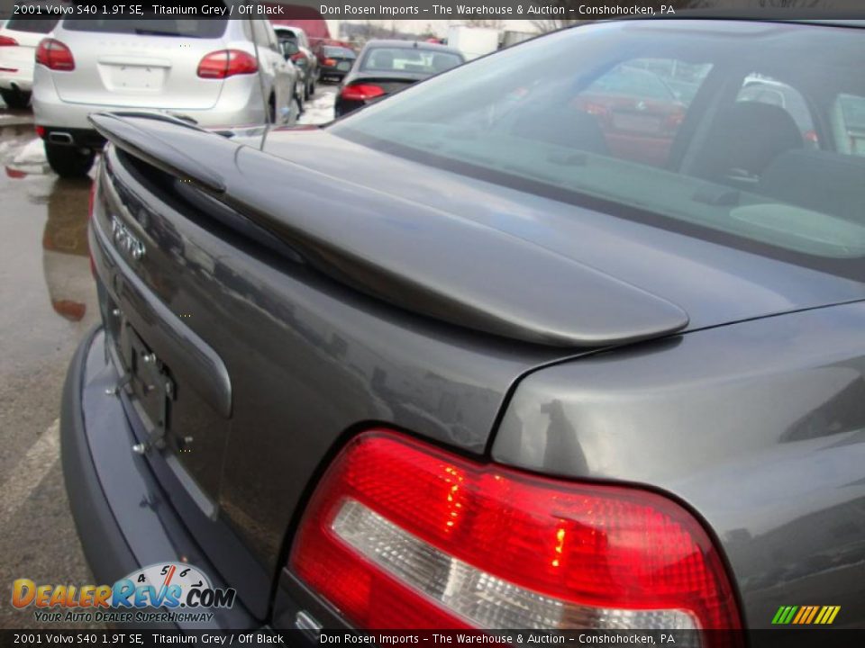 2001 Volvo S40 1.9T SE Titanium Grey / Off Black Photo #32