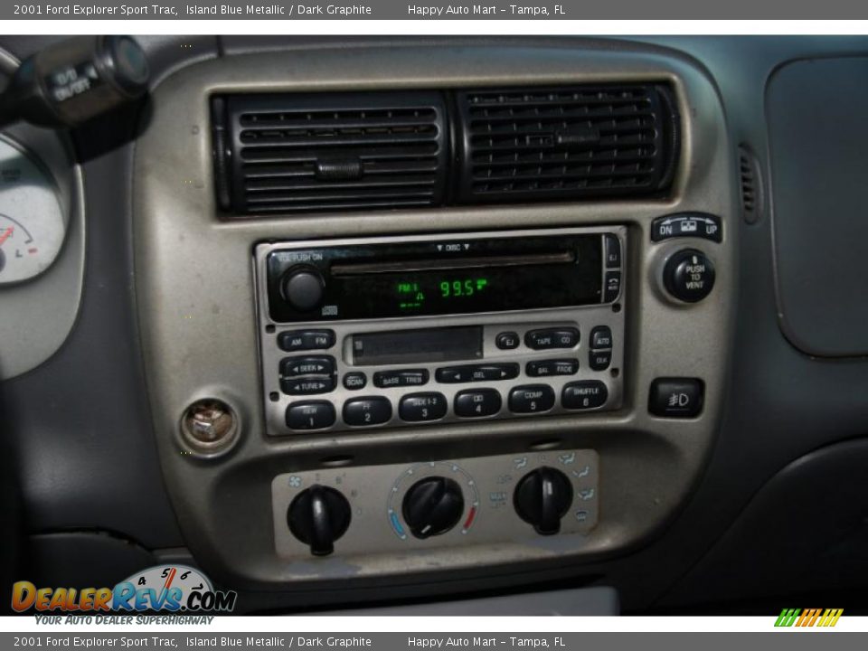 Controls of 2001 Ford Explorer Sport Trac  Photo #17