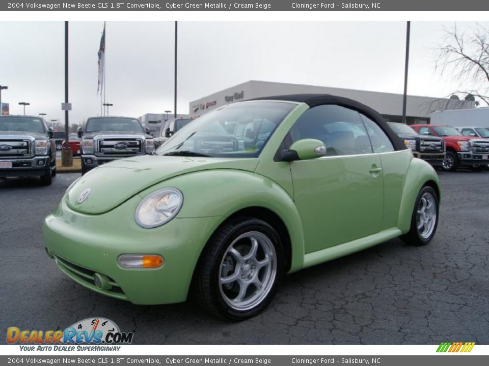 Front 3/4 View of 2004 Volkswagen New Beetle GLS 1.8T Convertible Photo #6
