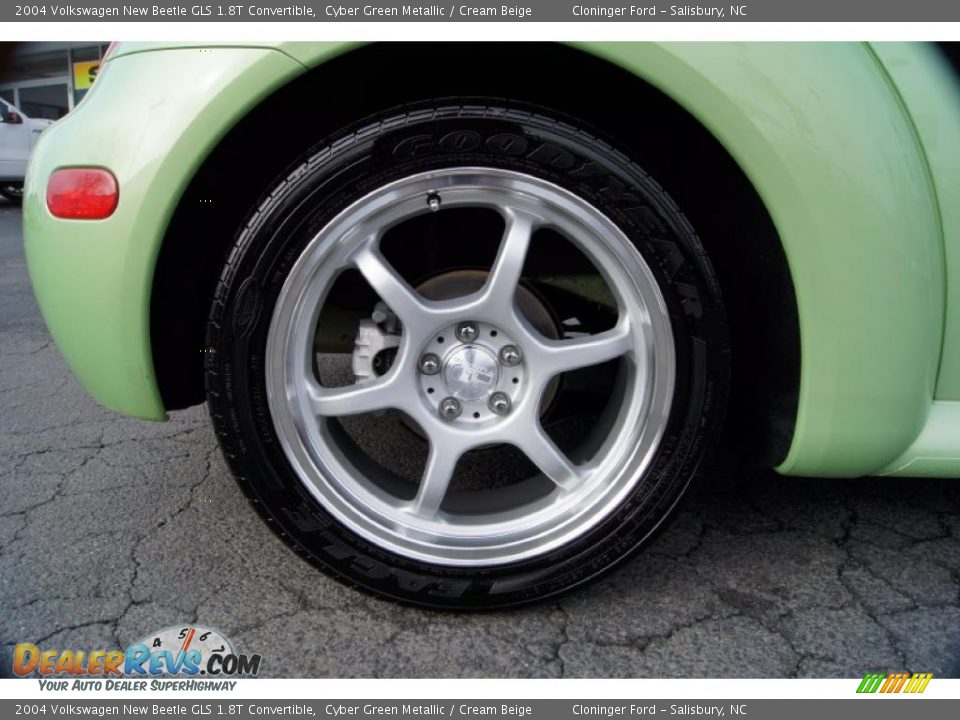 2004 Volkswagen New Beetle GLS 1.8T Convertible Wheel Photo #16