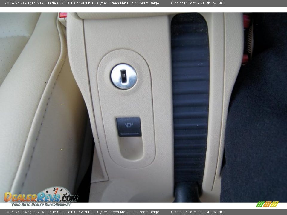 2004 Volkswagen New Beetle GLS 1.8T Convertible Cyber Green Metallic / Cream Beige Photo #30