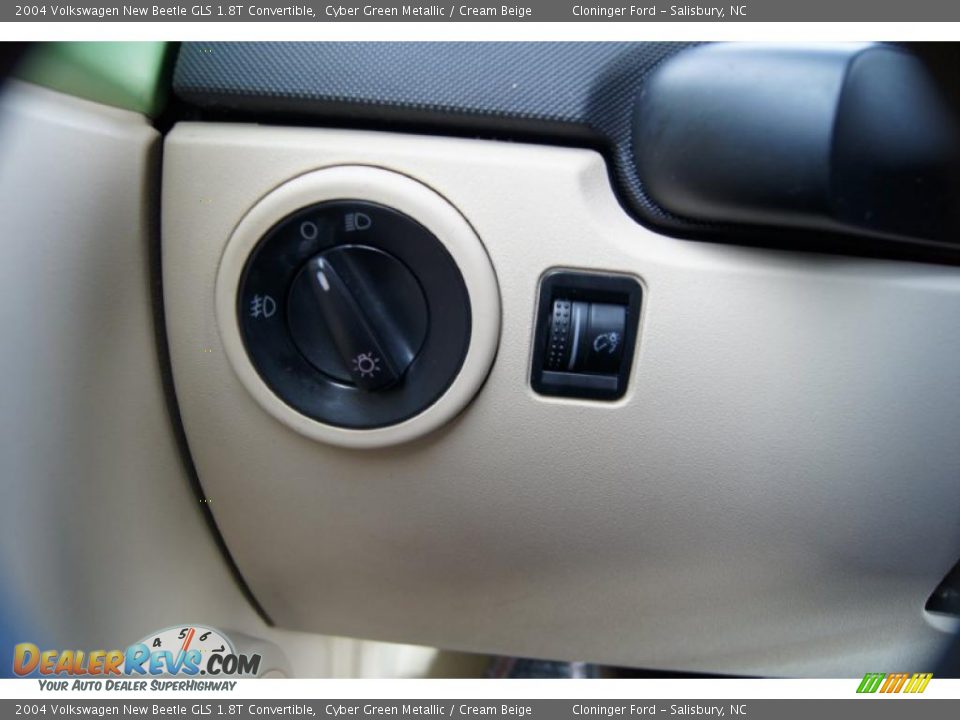 2004 Volkswagen New Beetle GLS 1.8T Convertible Cyber Green Metallic / Cream Beige Photo #36
