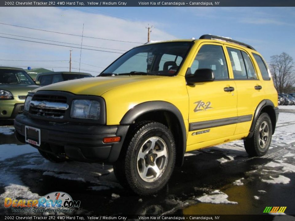 Front 3/4 View of 2002 Chevrolet Tracker ZR2 4WD Hard Top Photo #1