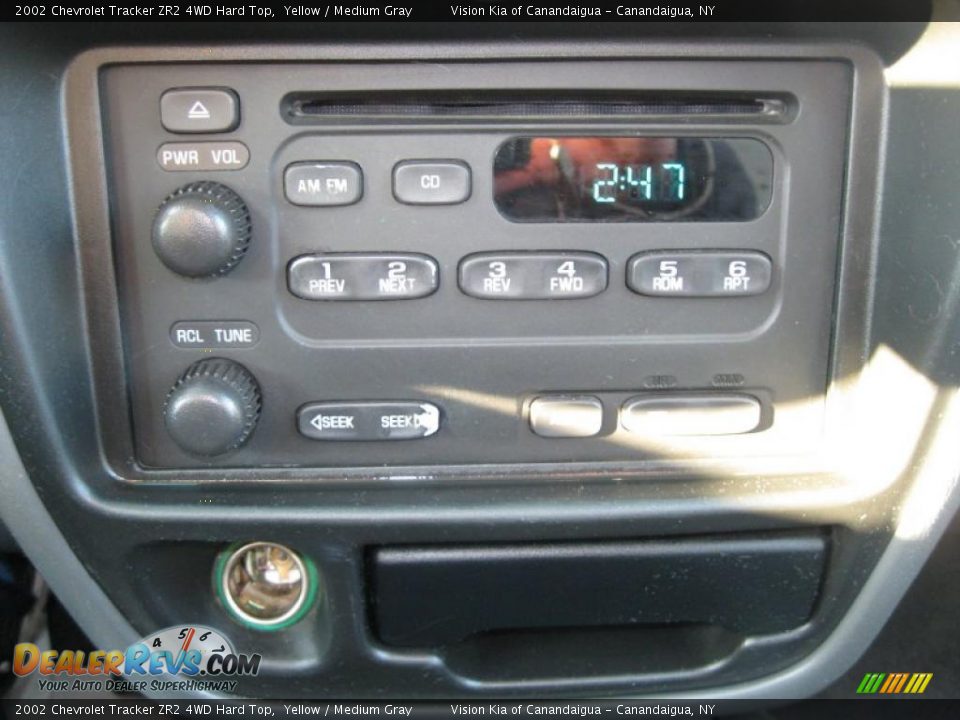 Controls of 2002 Chevrolet Tracker ZR2 4WD Hard Top Photo #19